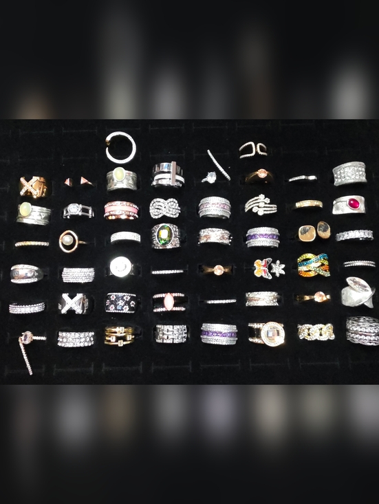 LOT OF 50 RINGS Jewelry - RESELLERS! LOT OF 50 HIGH QUALITY FASHION RINGS ALL IN EXCELLENT CONDITION